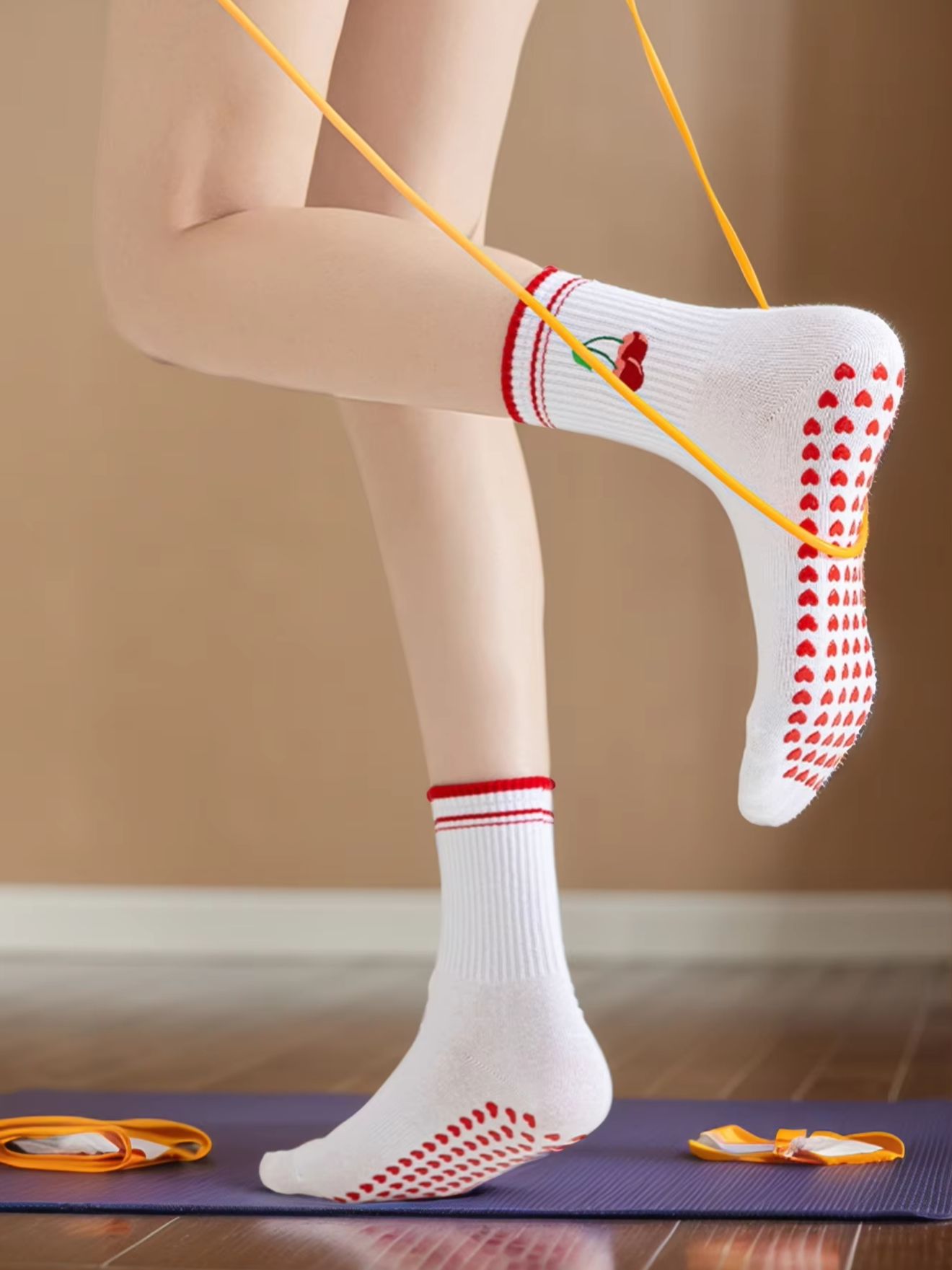 Yoga & Fitness With Denise - 1 Pasang Kaus Kaki Yoga Profesional