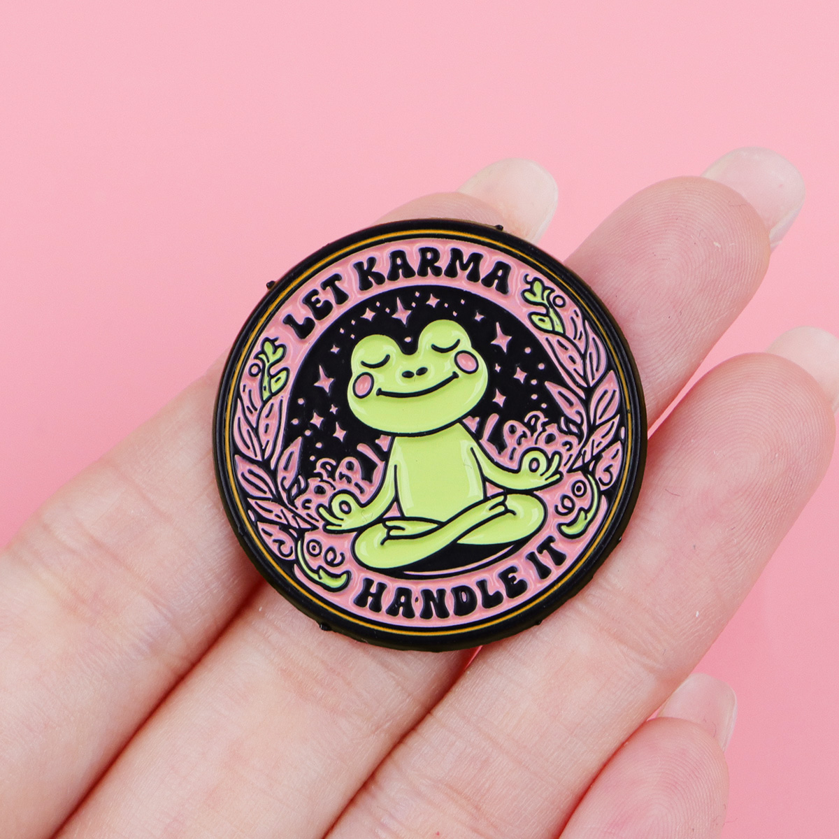 Pin Enamel Katak Yoga LET KARM - Yoga Fitness Model ulasan dan harga